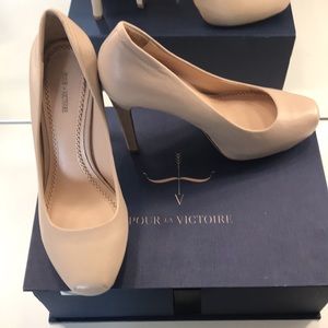 Pour La Victoire Beige Nappa Leather Pumps Sz 8M